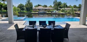 thumbnail: Outdoor dining