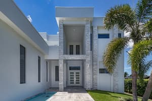 thumbnail: Front of property
