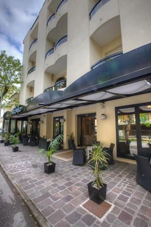 thumbnail: Exterior