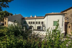 thumbnail: Front of property