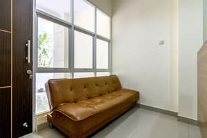 thumbnail: Lobby sitting area