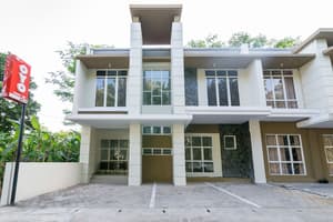 thumbnail: Front of property