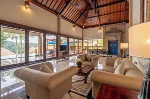 thumbnail: Outdoor dining