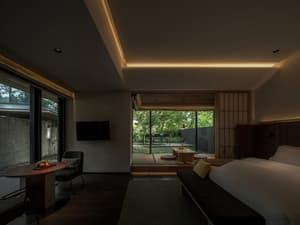thumbnail: Courtyard Suite