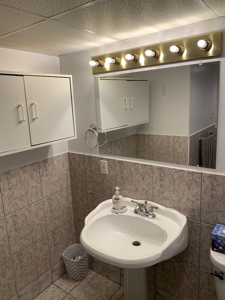 Bathroom sink