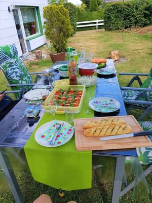 thumbnail: Outdoor dining
