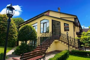 thumbnail: Front of property