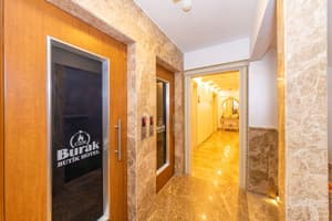 thumbnail: Property entrance