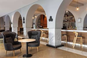 thumbnail: Bar (on property)