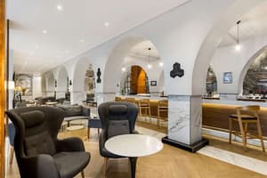 thumbnail: Bar (on property)
