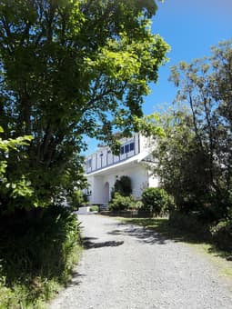 Purple Hen Country Lodge