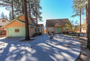 thumbnail: Front of property