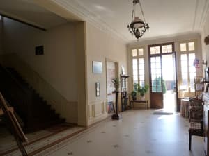 thumbnail: Interior entrance