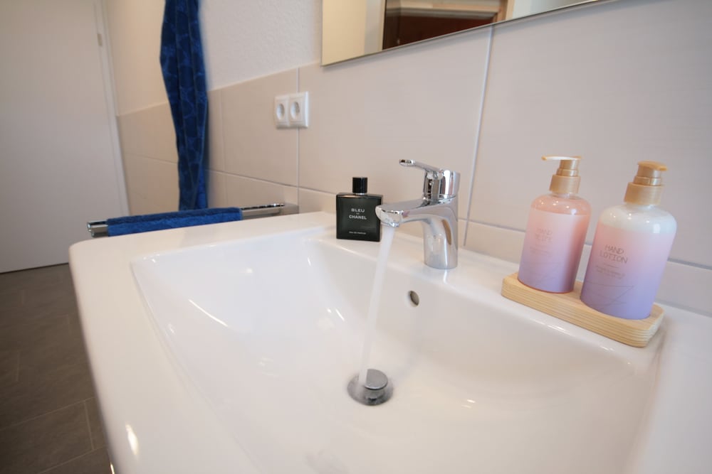 Bathroom sink