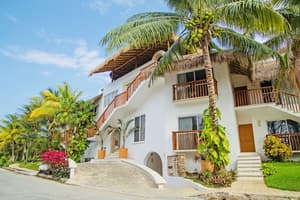 thumbnail: Front of property