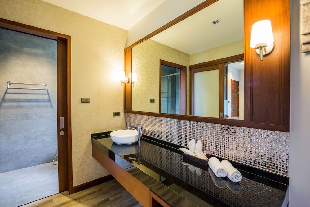 Bathroom sink