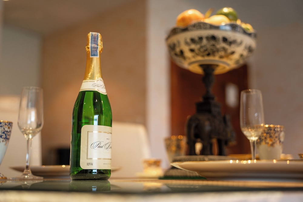 Champagne service
