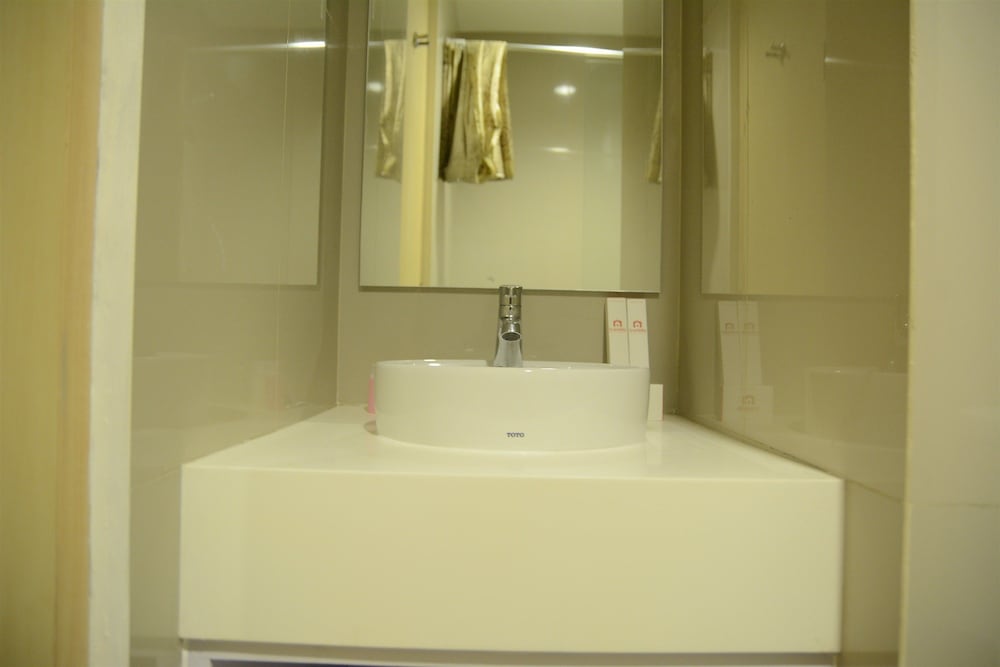 Bathroom sink