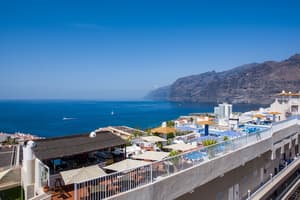 thumbnail: Rooftop pool