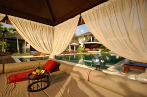 thumbnail: Interior entrance