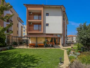thumbnail: Front of property