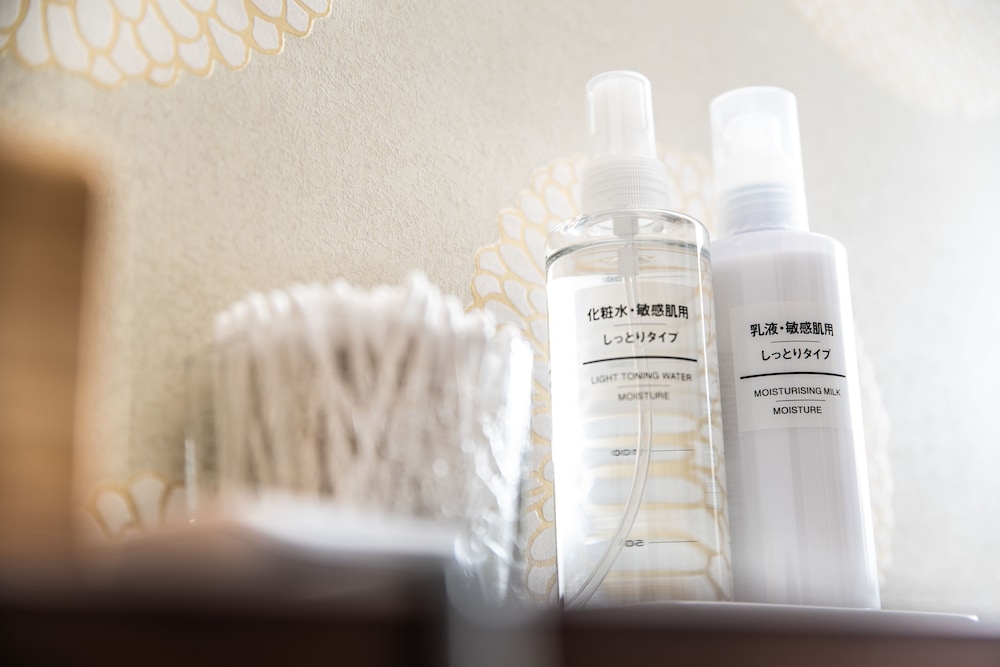 Bathroom amenities