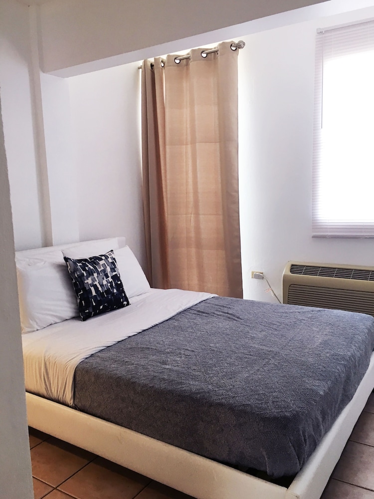 Deep soaking bathtub