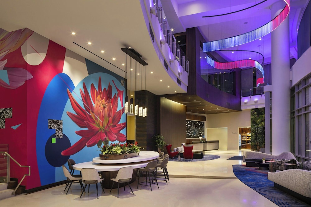 Lobby lounge