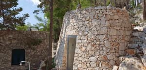 thumbnail: Property grounds