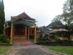 thumbnail: Front of property