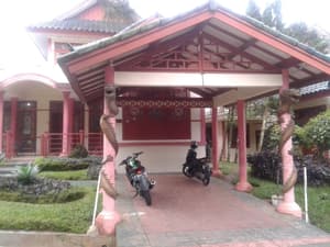 thumbnail: Property entrance