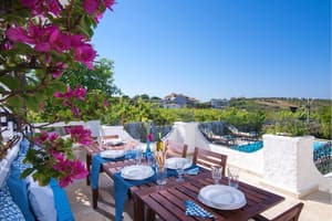 thumbnail: Outdoor dining