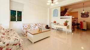 thumbnail: Breakfast area