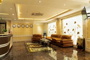 thumbnail: Lobby sitting area