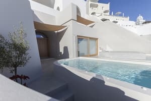 thumbnail: Front of property