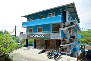 thumbnail: Front of property