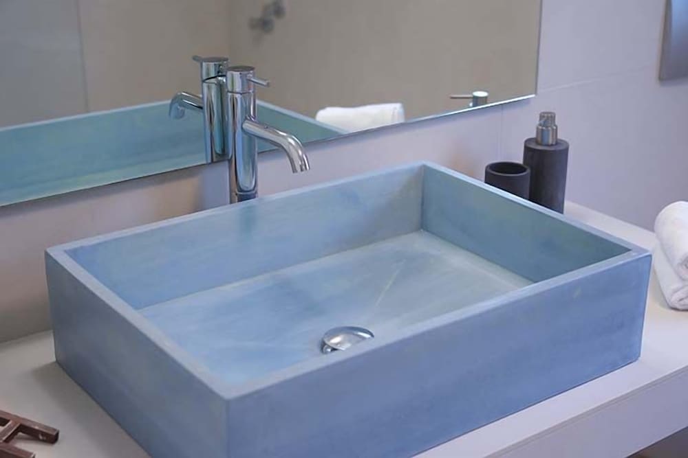 Bathroom sink