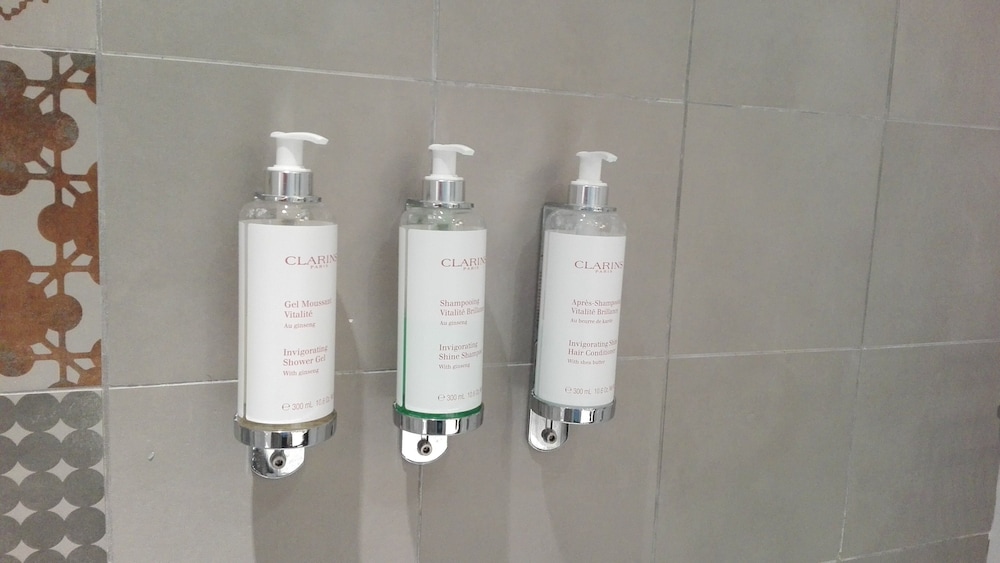 Bathroom amenities