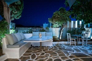 thumbnail: Bar (on property)