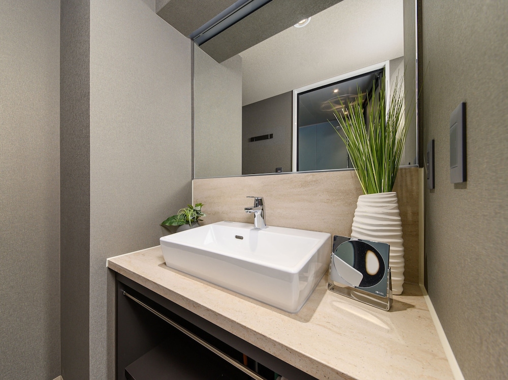 Bathroom sink