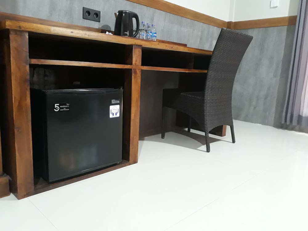 Mini-refrigerator