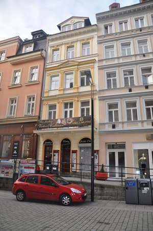 thumbnail: Front of property