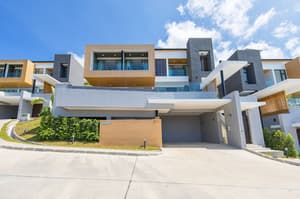thumbnail: Front of property