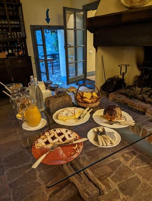 thumbnail: Breakfast area
