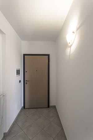 thumbnail: Interior entrance