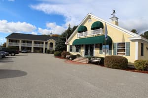 thumbnail: Front of property