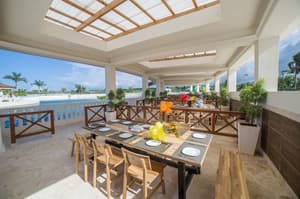 thumbnail: Outdoor dining