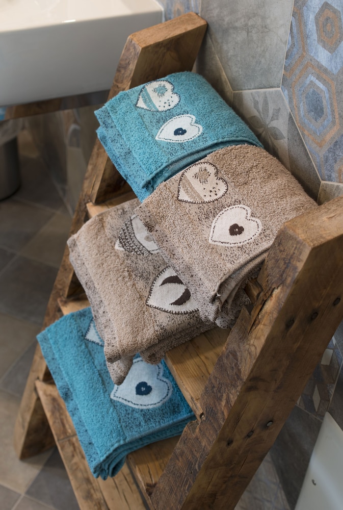 Bathroom amenities