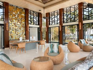 thumbnail: Lobby sitting area