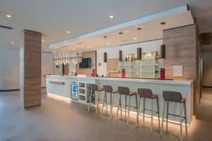 thumbnail: Bar (on property)